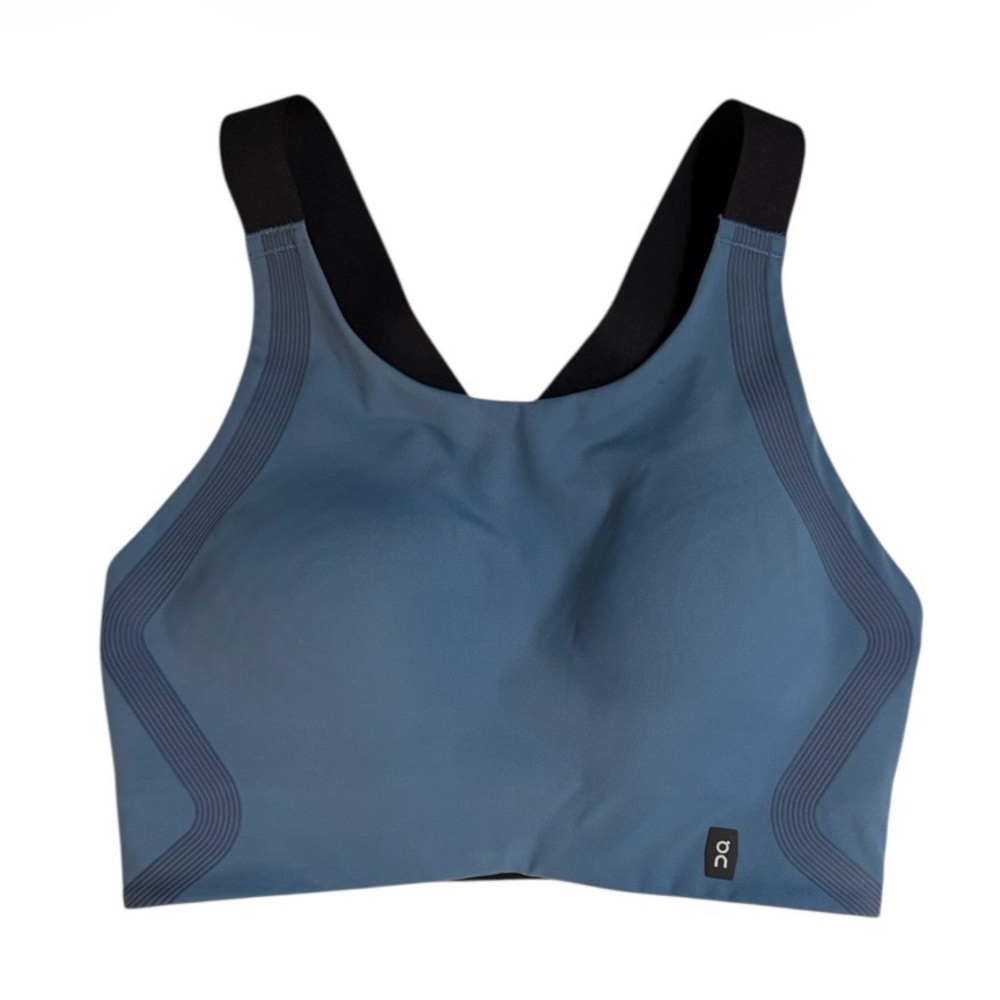 On Women's Performance Bra - Picture 4 of 11